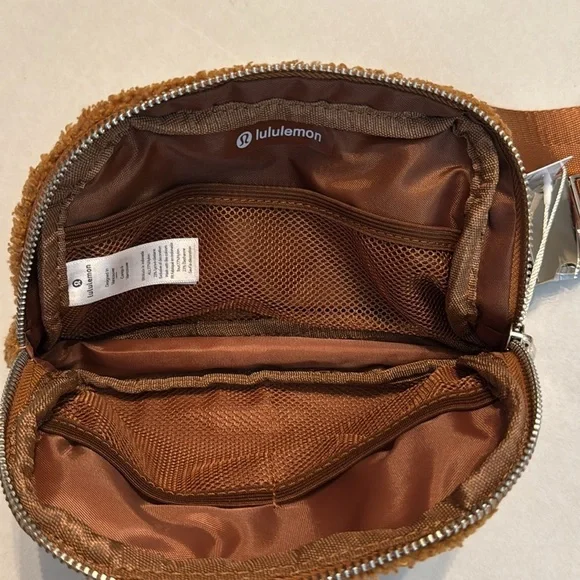 NWT Lululemon Everywhere Fleece Belt Bag Burnt Caramel - Picture 11 of 16